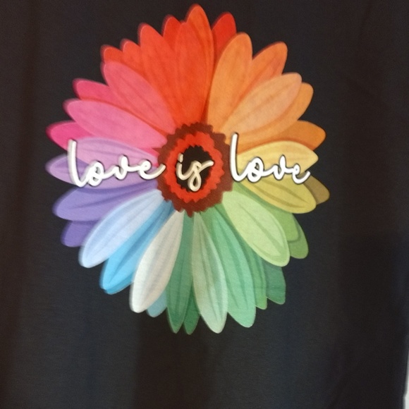 Love is Love graphic t-shirt NWOT - Picture 7 of 8